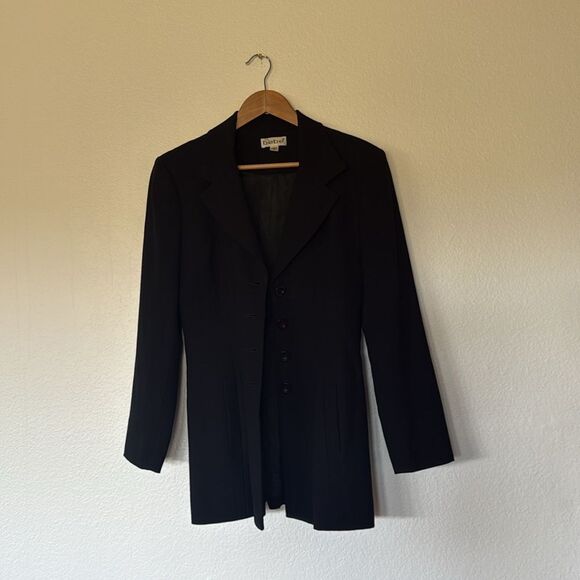 Elegant Black Blazer - Picture 2 of 5